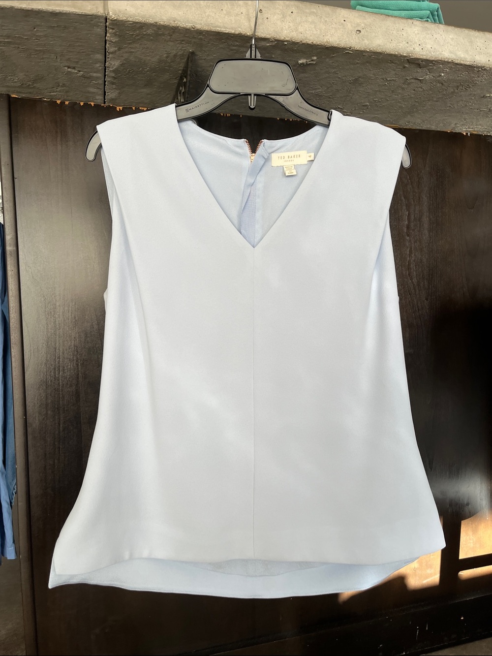 Ted Baker Soft Light Blue V-Neck Sleeveless Top size 4 in Ted Baker